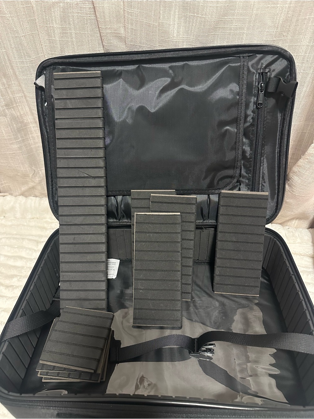Relabel Makeup Case Travel Bag - Picture 9 of 12